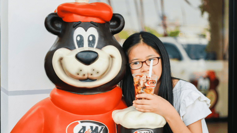Buger Kingpos Panda Sundae Topped With Oreo